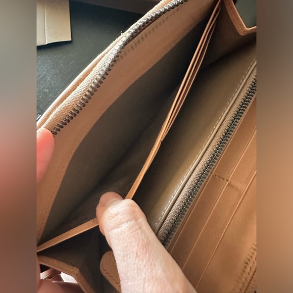 Bottega Veneta Peachy Pink Zipper Wallet with Box and Authenticity Card - Picture 6 of 15